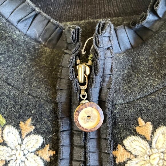 Icelandic Women's Wool Gray Jacket Floral Embroidery Zipper Closure Size XL - Picture 9 of 10